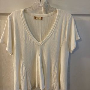 Adorable cropped length Altered State cream color top Size M 💕